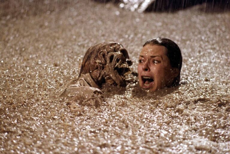 Unveiling the Truth Behind the 1982 Movie Poltergeist Used Real Skeletons as – Tymoff